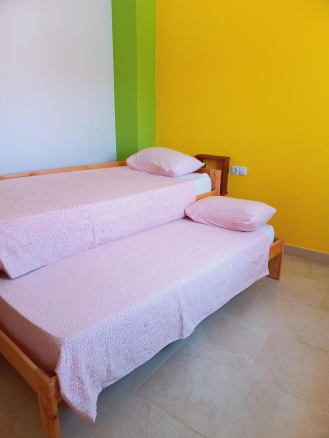 Chalet Amplio Con Jardin Y Zona Barbacoa. Reus Esterno foto
