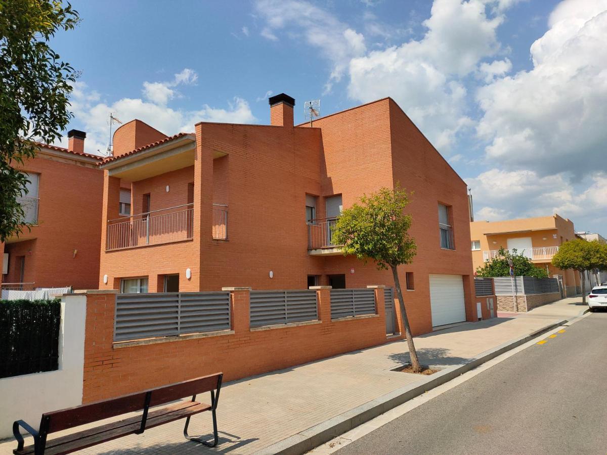 Chalet Amplio Con Jardin Y Zona Barbacoa. Reus Esterno foto