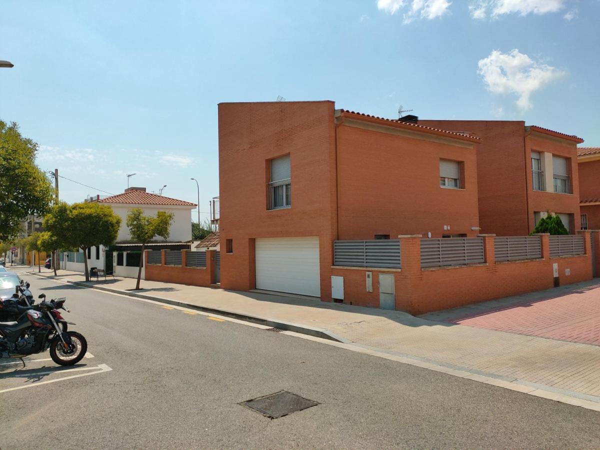 Chalet Amplio Con Jardin Y Zona Barbacoa. Reus Esterno foto